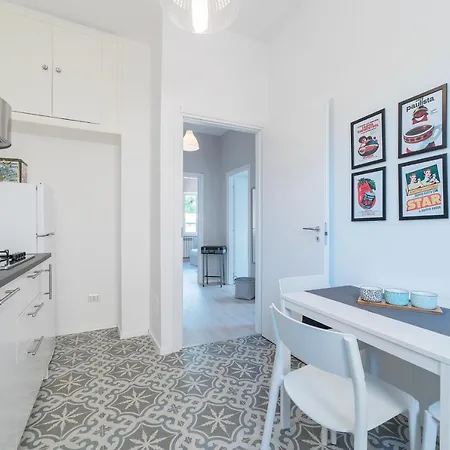 Modern And Bright Flat Near San Peter Apartment