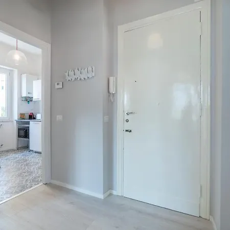 Apartment Modern And Bright Flat Near San Peter