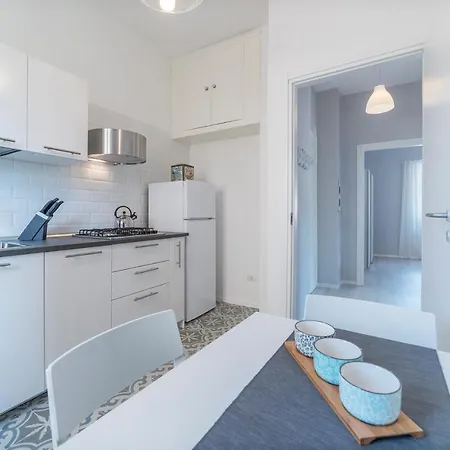 Modern And Bright Flat Near San Peter Apartment