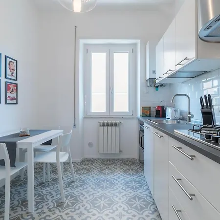 Modern And Bright Flat Near San Peter *